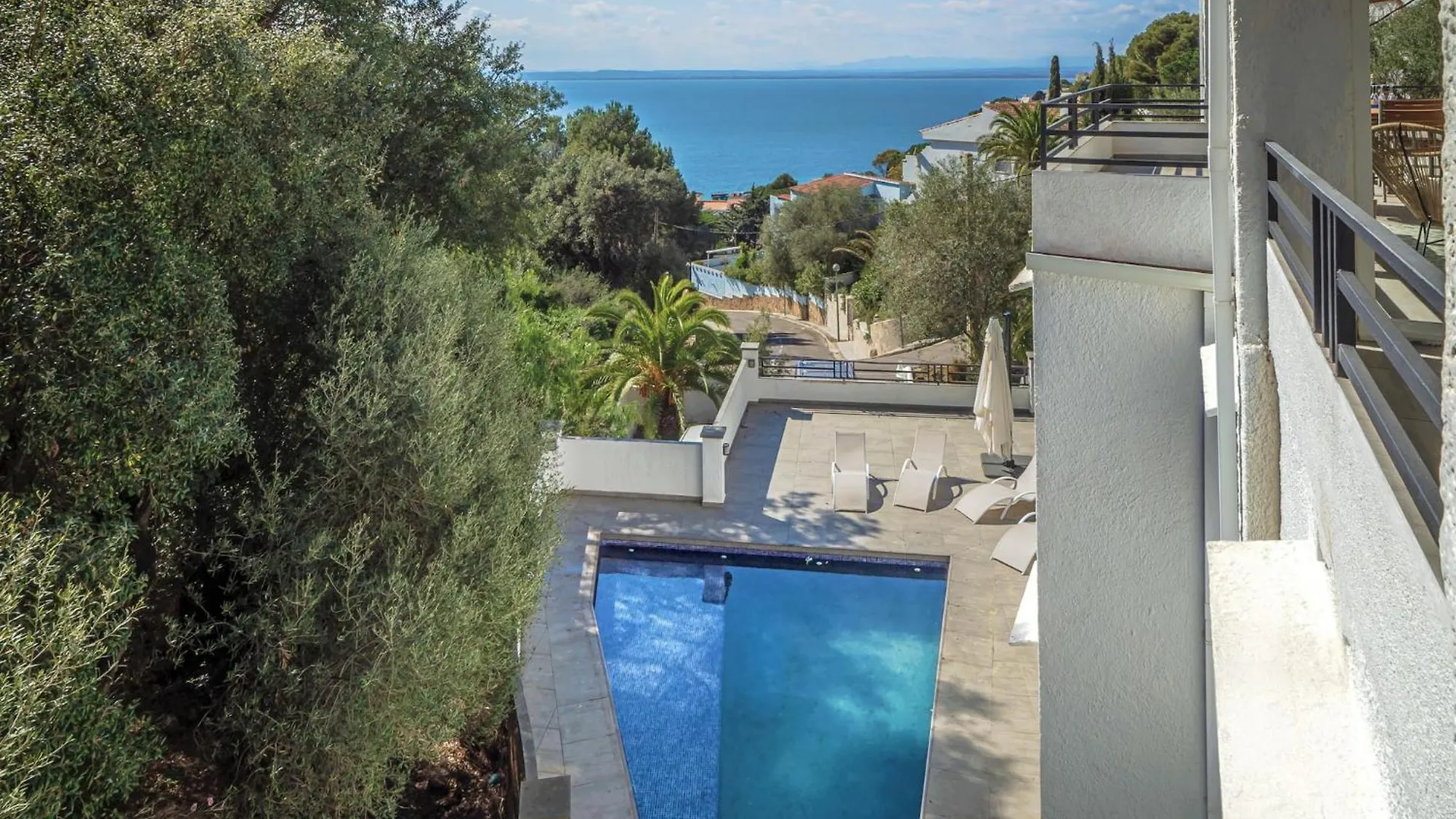 Apartment With Private Pool Roses Spain